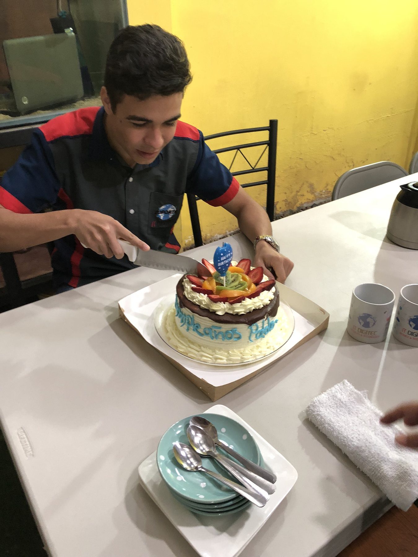 Celebración de cumpleaños de un integrante del equipo DigiTEC